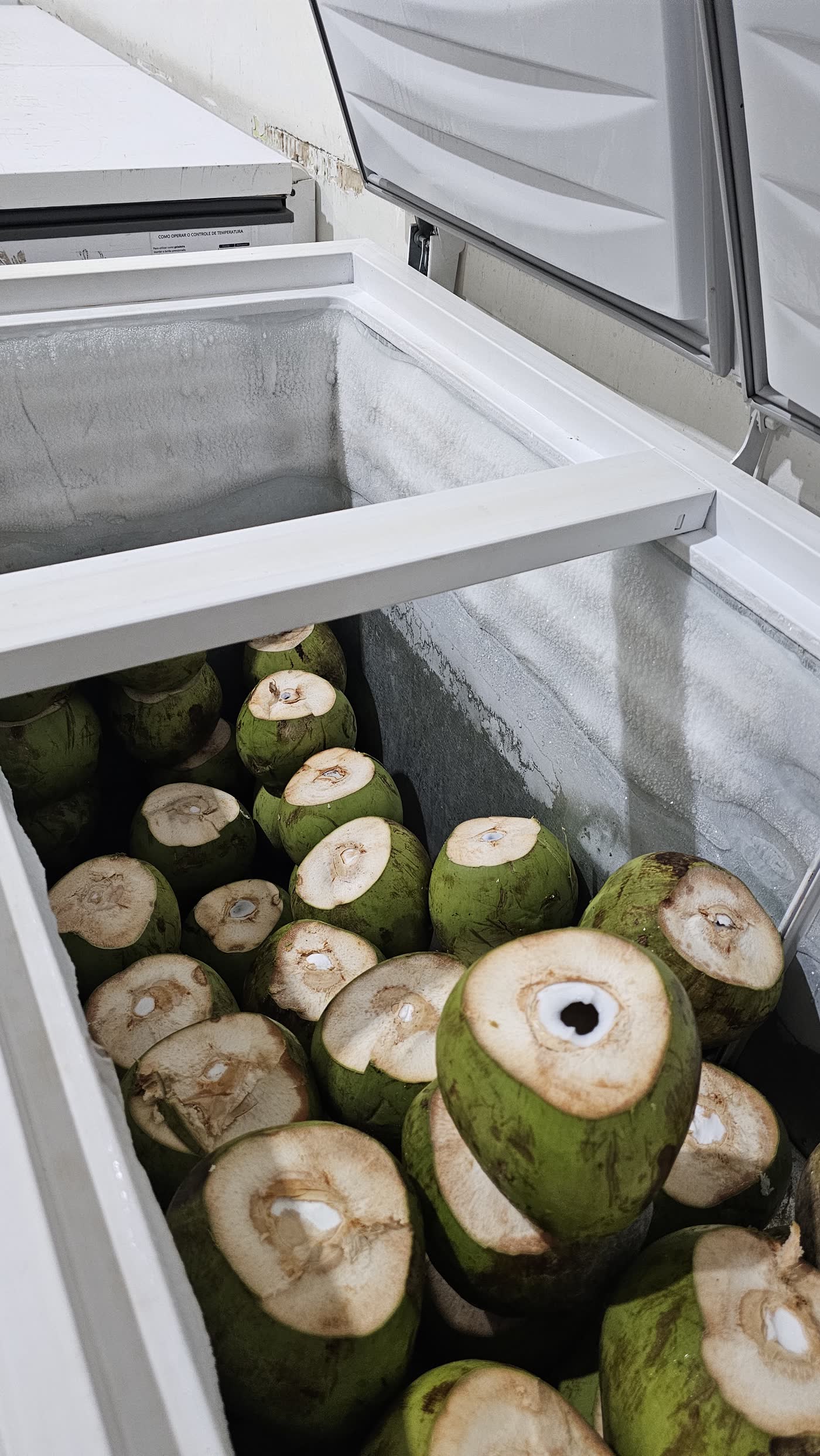 Água de coco na fruta
