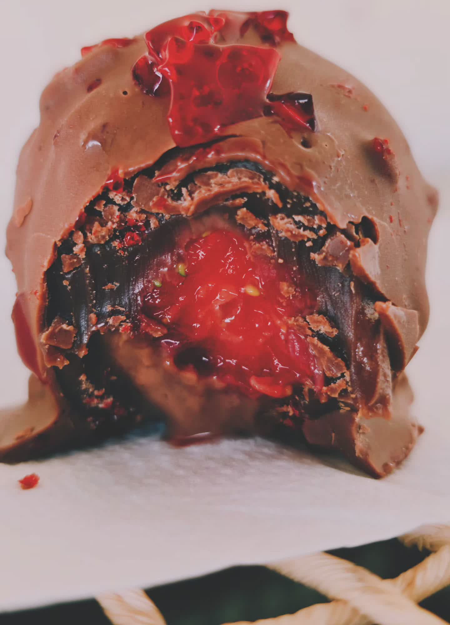 Morango Cravejado Rei do Coco, brigadeiro de cacau